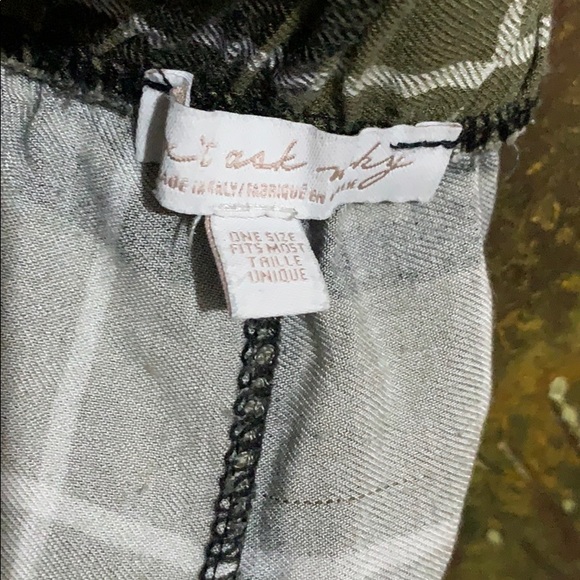 American Eagle Outfitters Don’t Ask Why Pants - Picture 4 of 4